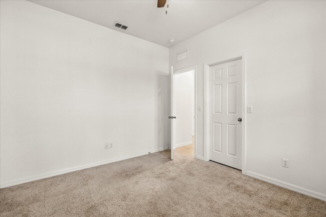 Building Photo - 3925 Green Sabal Dr