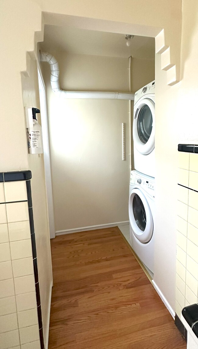 Washer Dryer - 1224 Willard St