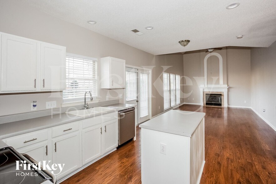 Building Photo - 6115 Downfield Wood Dr