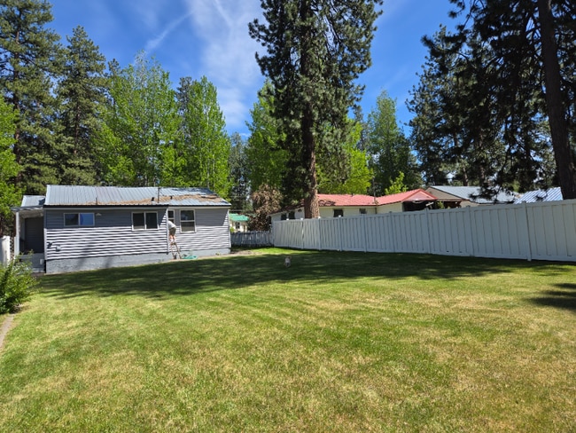 Building Photo - 138722 Rhododendron St