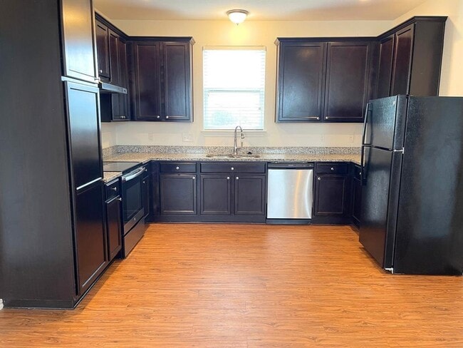 Building Photo - 805 Hallie Cove