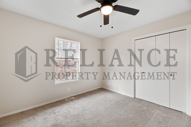 Building Photo - 215 Peachwood Dr