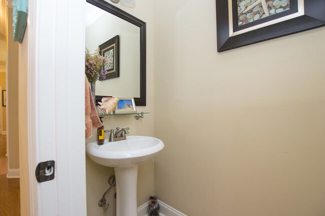 Building Photo - Exquisitely Maintained Home in the Coveted Goldsmith - Schiffman/ Hsv High school