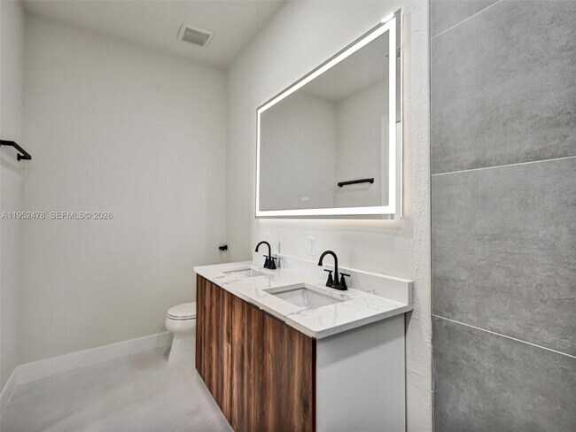 Building Photo - 3510-3521 21st St SW