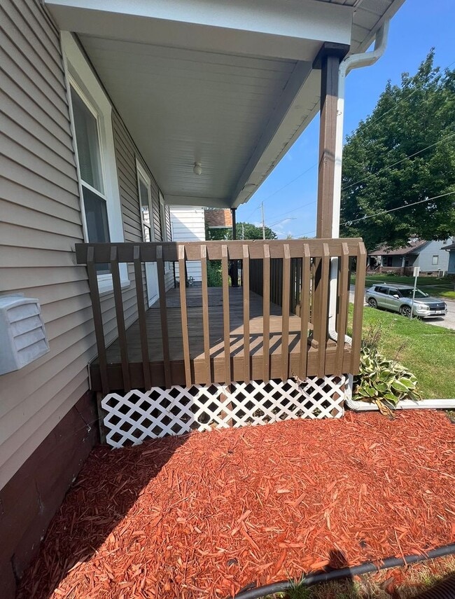 Building Photo - Updated 3BR Home with Central Air in Moline