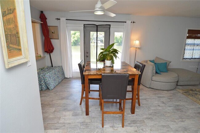 Building Photo - 3873 Pompano Dr SE