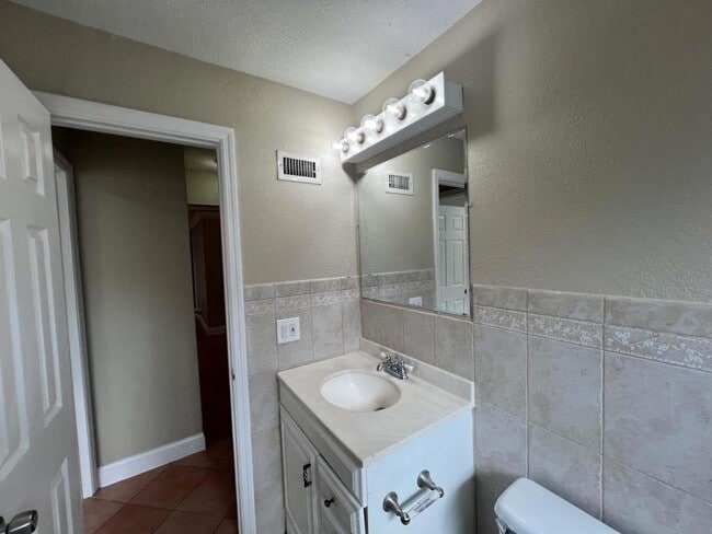 Building Photo - 11360 NW 37th Pl