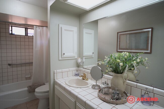 Building Photo - FULLY FURNISHED, Beautiful Home Located In...