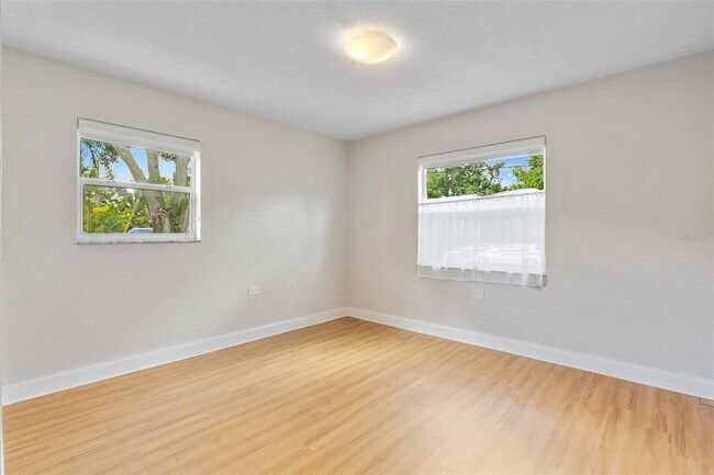 Building Photo - 503 Monterey Blvd NE