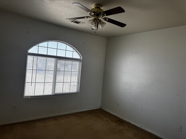 Building Photo - 16324 Victoria Dr