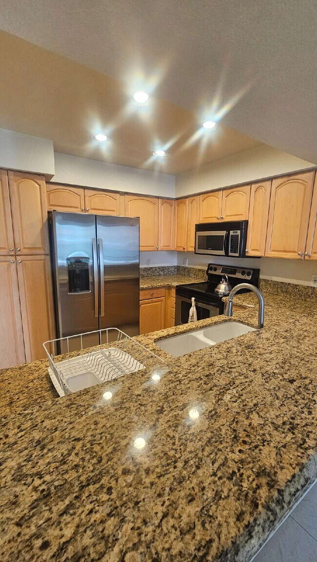 Building Photo - "Experience Tranquil Living: Beautiful 2-Bed, 2-Bath Condo with amazing amenities in Scottsdale!"