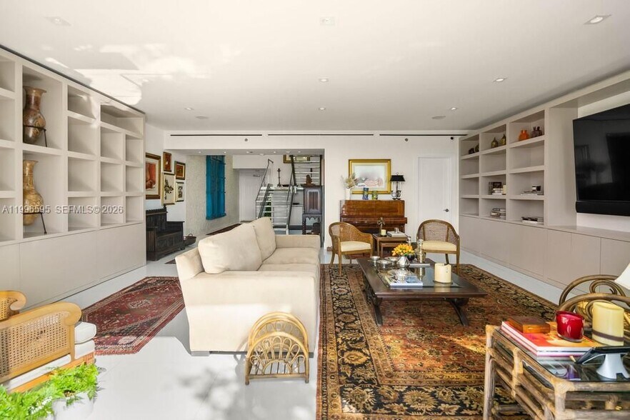 Building Photo - 1000 Venetian Way