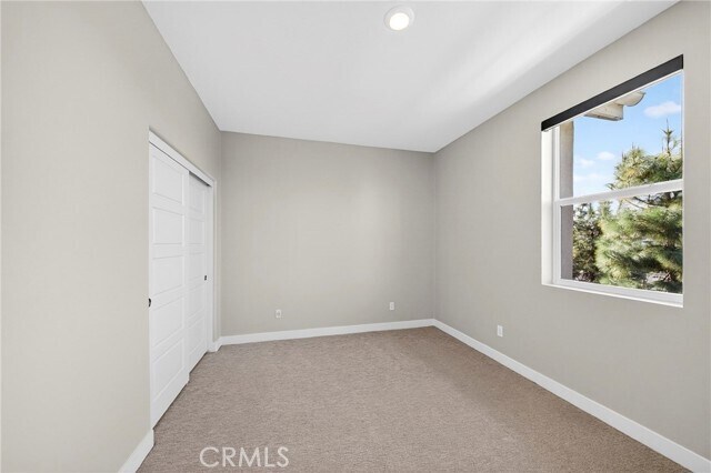 Building Photo - 346 Chorus