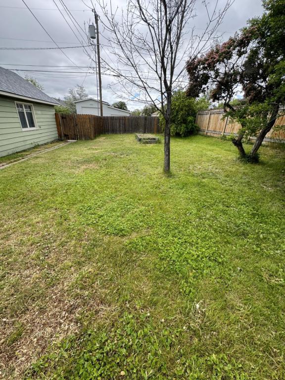 Building Photo - 821 1/2 N Ewing St