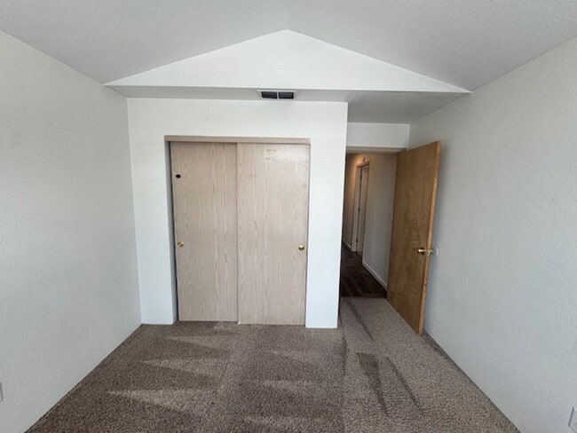 Building Photo - 3044 Sheraton Ct