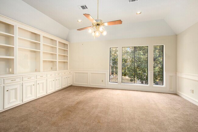 Building Photo - 15010 Terrace Oaks Dr