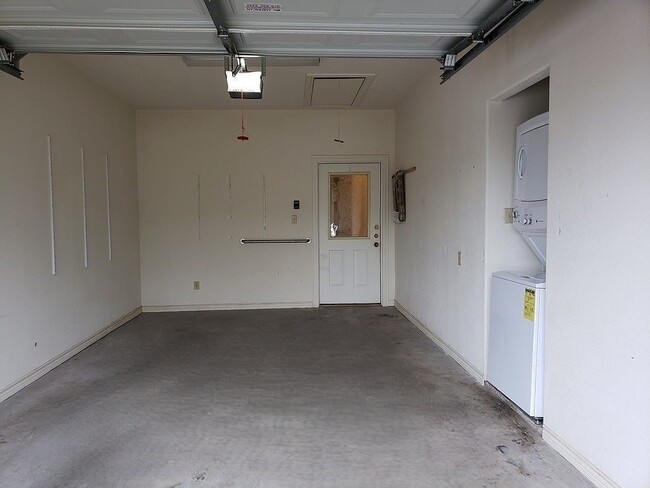 Building Photo - 822 Tangle Oaks Dr