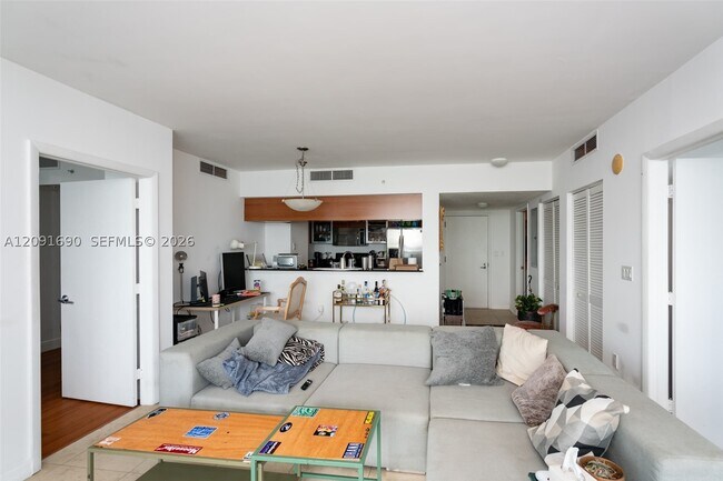 Building Photo - 1800 N Bayshore Dr