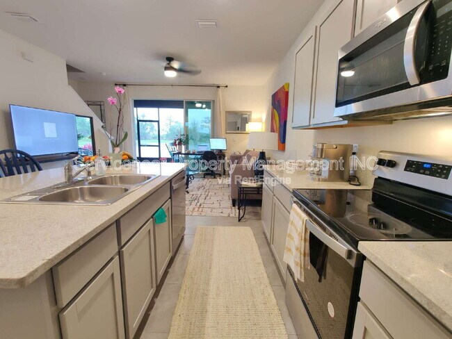 Building Photo - 32988 Major Oak Dr
