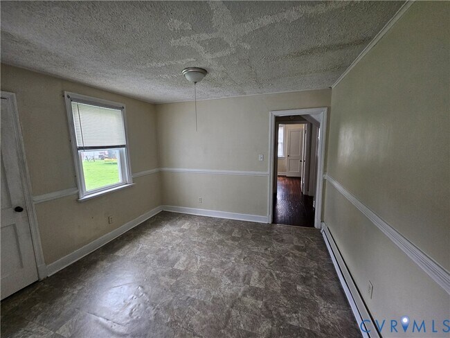 Building Photo - 2405 Granville Ave