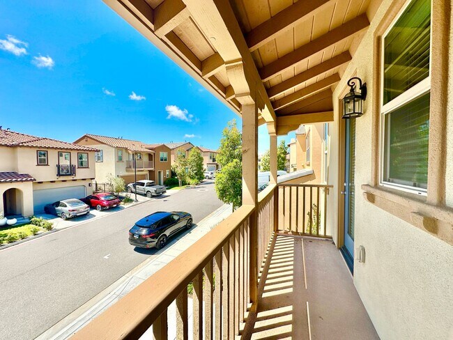 Building Photo - Lovely, Light & Bright, Two-Story, Detached Home in the Desirable Wildgrove Community of Vista!