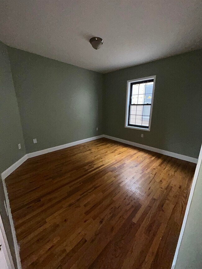 Building Photo - 227 Liberty Ave