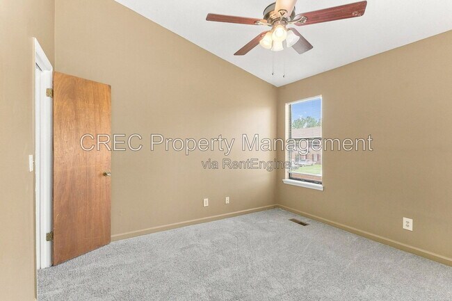 Building Photo - 169 Pine Shadow Dr