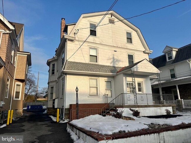 Building Photo - 410 Cottman St