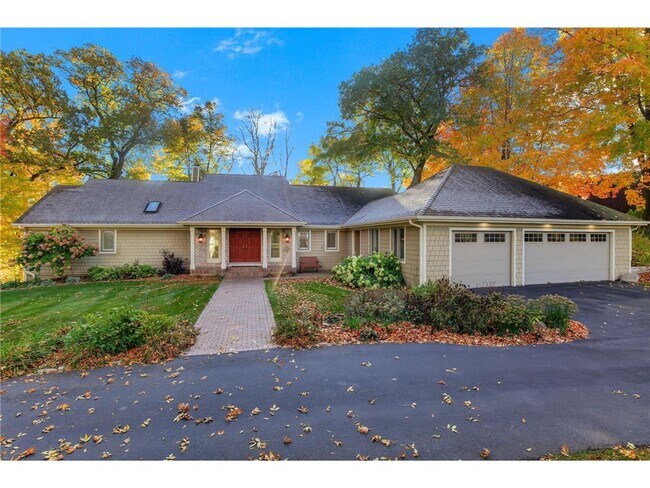 Primary Photo - 2648 Casco Point Rd