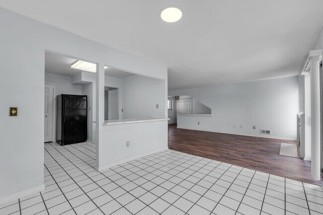 Building Photo - 5406 Carol Run W
