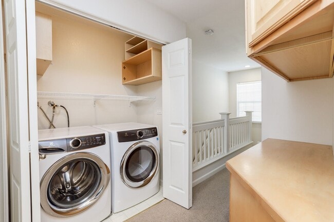 Building Photo - 3 Bed / 2.5 bath, three-level townhome with a bonus home office/den + EV charger in garage. YouTu...