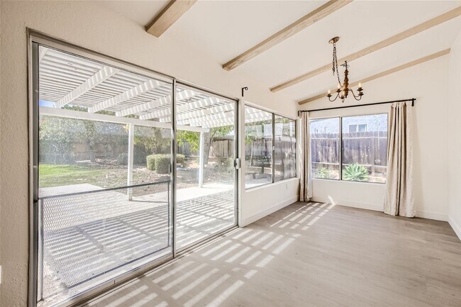 Building Photo - 3 Bedroom 2 Bath Single story Carlsbad hom...