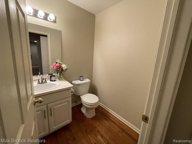 Building Photo - 924 Sandalwood Dr