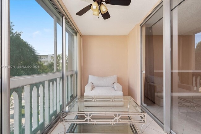 Building Photo - 301 NE 14th Ave