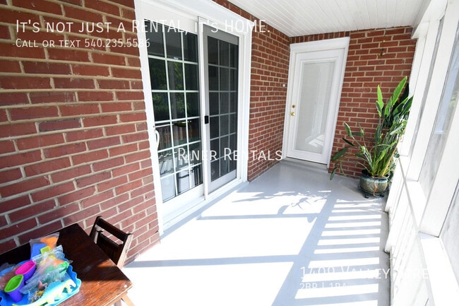 Building Photo - 1409 Valley St