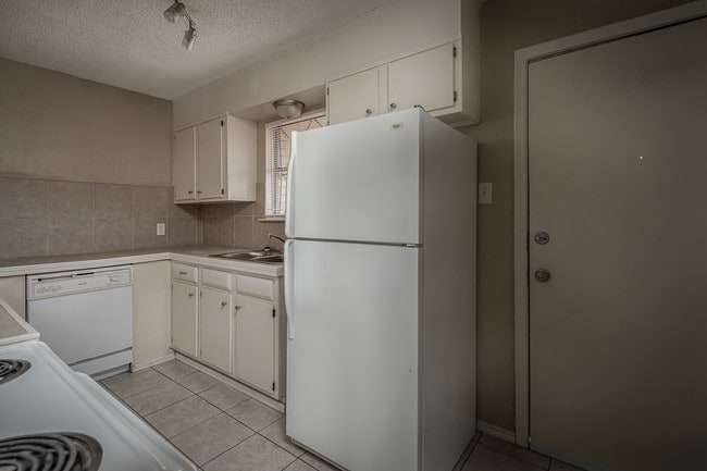 Building Photo - 1918 Veterans Blvd