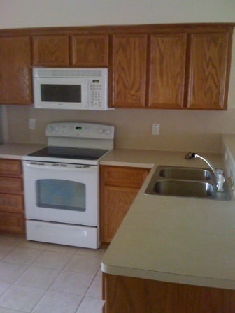 Building Photo - 910 Crymes Ln