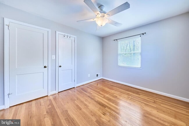 Building Photo - 2319 Riverview Terrace