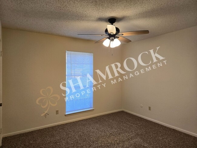Building Photo - 3/2 Duplex in Waco ISD!