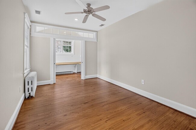 Building Photo - 7013 Maple Ave