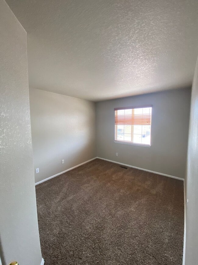 Building Photo - Stetson Hills 3 bedroom House