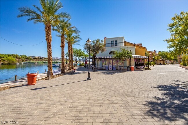 Building Photo - 30 Strada Di Villaggio