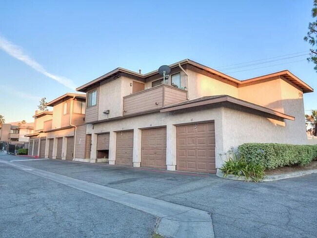 Building Photo - Comfortable 1-Bedroom Condo in Gated Palmi...