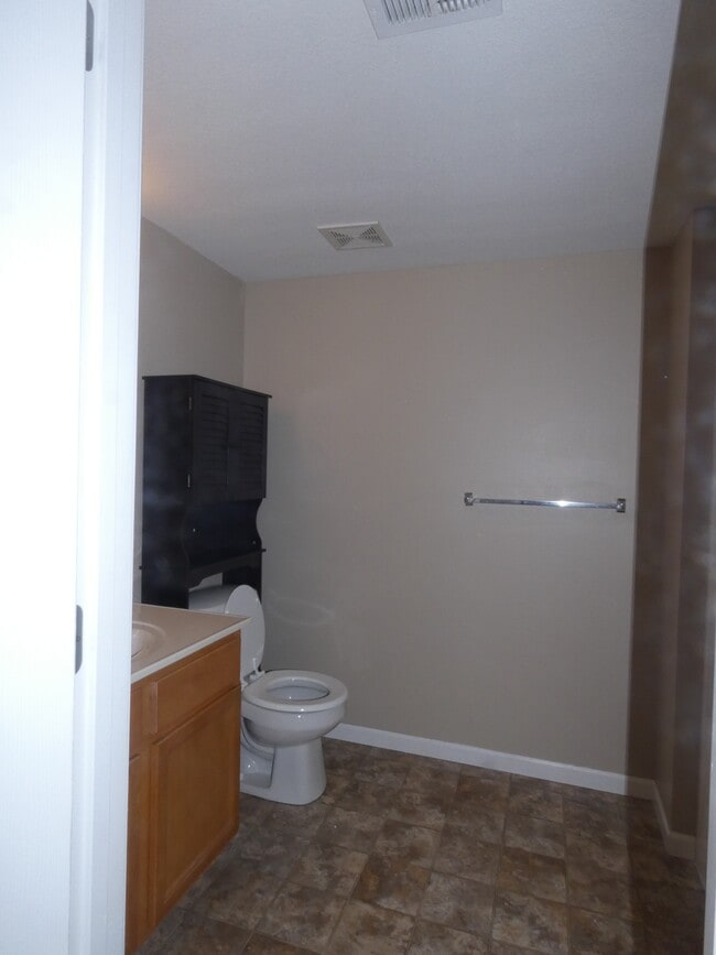 Building Photo - 5501 NE 80th Terrace