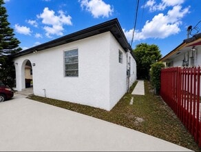 Building Photo - 1041 NW 32nd Pl