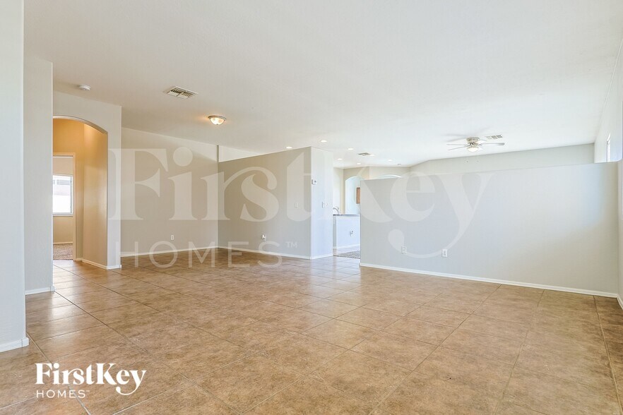 Building Photo - 33827 N Slate Creek Dr