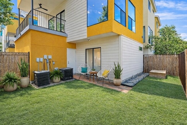 Building Photo - 4302 Spencer St