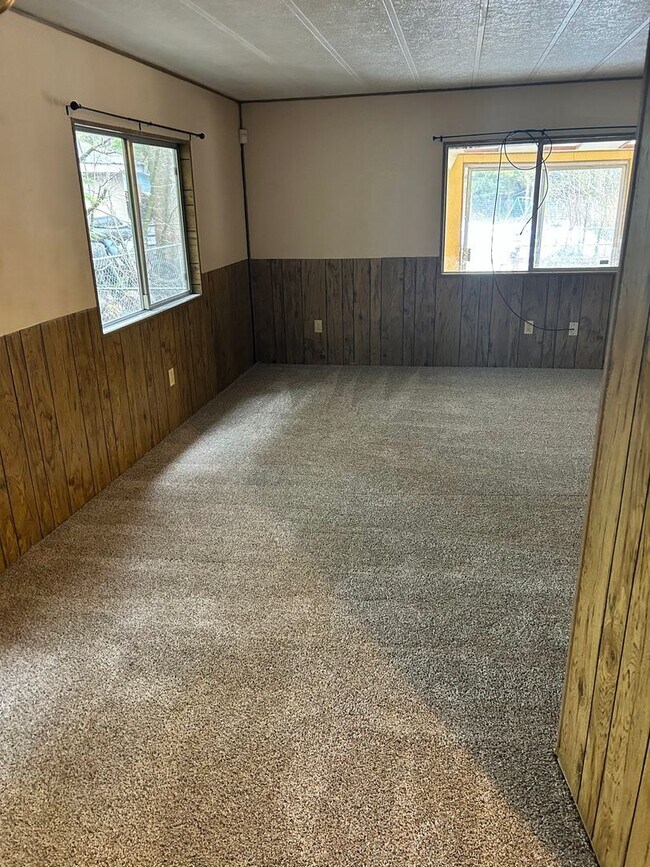 Building Photo - 2 Bedroom, 1 Bathroom Mobile Home for Rent in Maple Falls