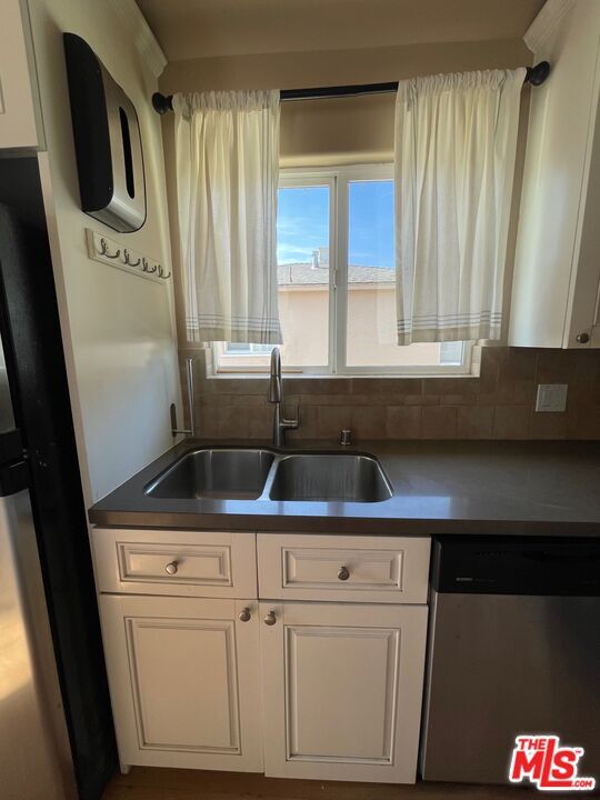 Building Photo - 8503 Lilienthal Ave