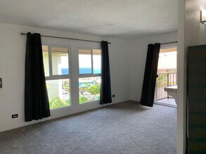 Building Photo - Central location 1 bedroom/1 bathroom with ocean view
